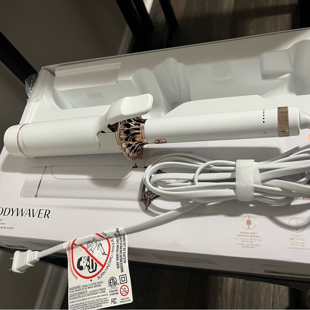 T3Bodyweaver Curling Iron with Rose Gold Accents